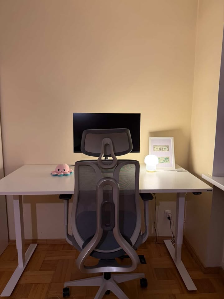 Minimalistický pracovní prostor