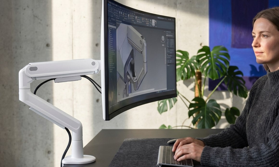 Lenktas monitorius ant OmniARM PRO akių aukštyje